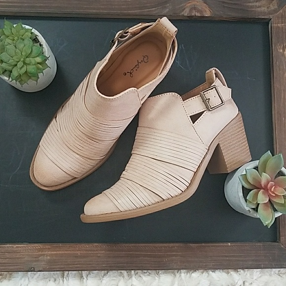 Shoes - ❣5🌟❣Blush Strap Ankle Bootie❣